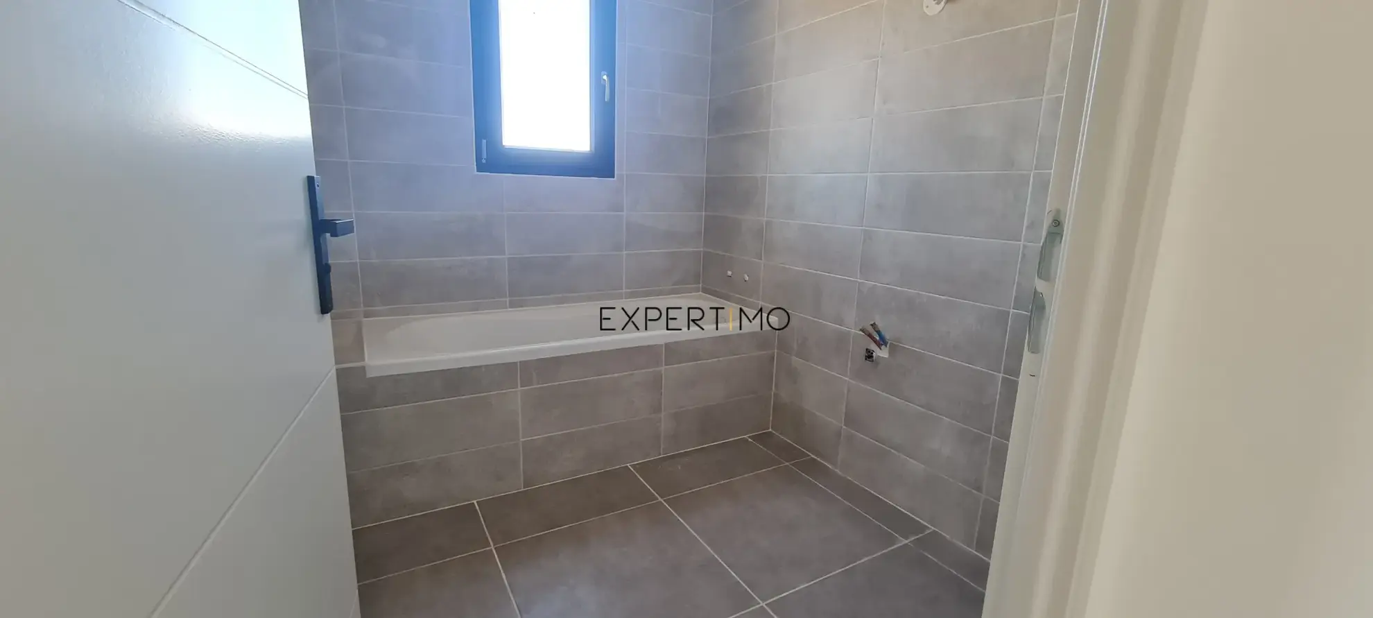 Villa neuve à étage à Beziers avec 4 chambres, terrasse et garage privé 