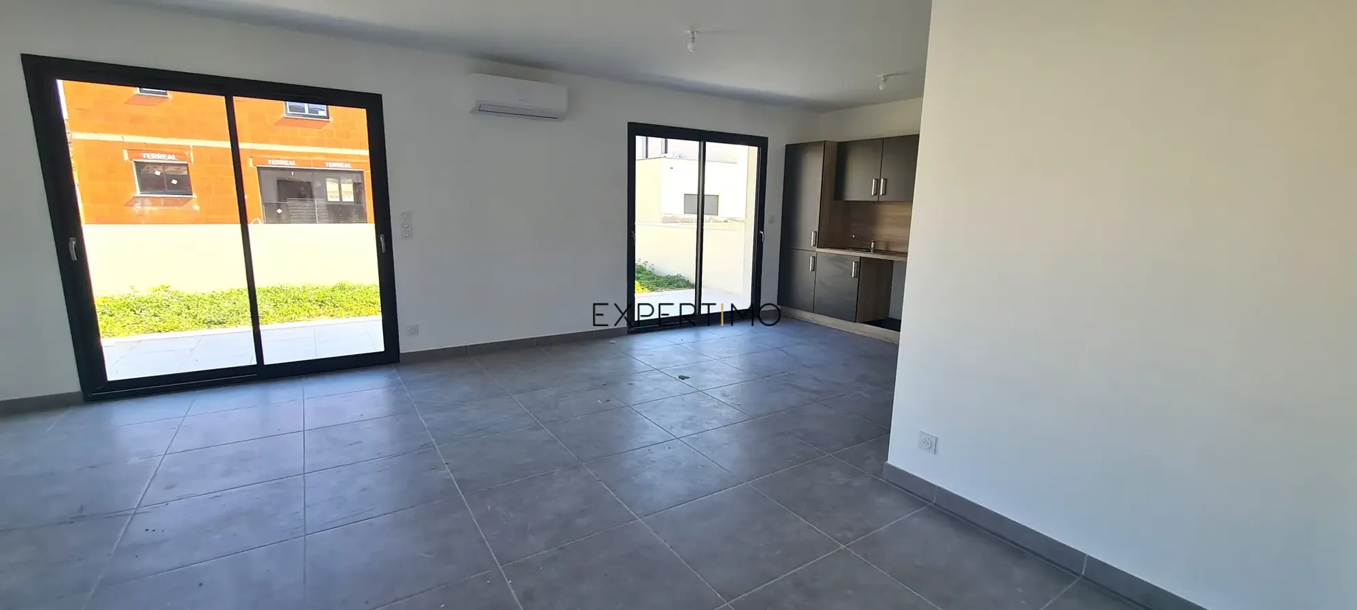 Villa neuve à étage à Beziers avec 4 chambres, terrasse et garage privé 