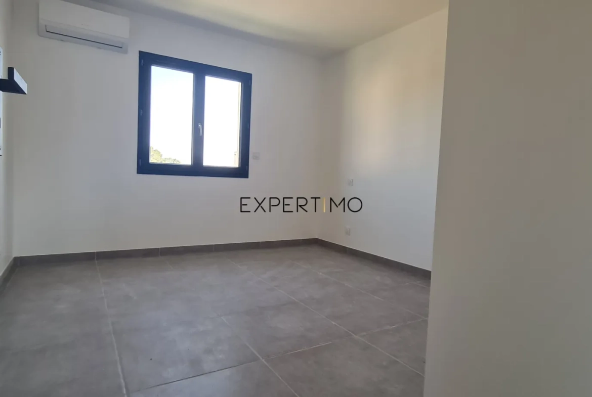 Villa neuve à étage à Beziers avec 4 chambres, terrasse et garage privé 