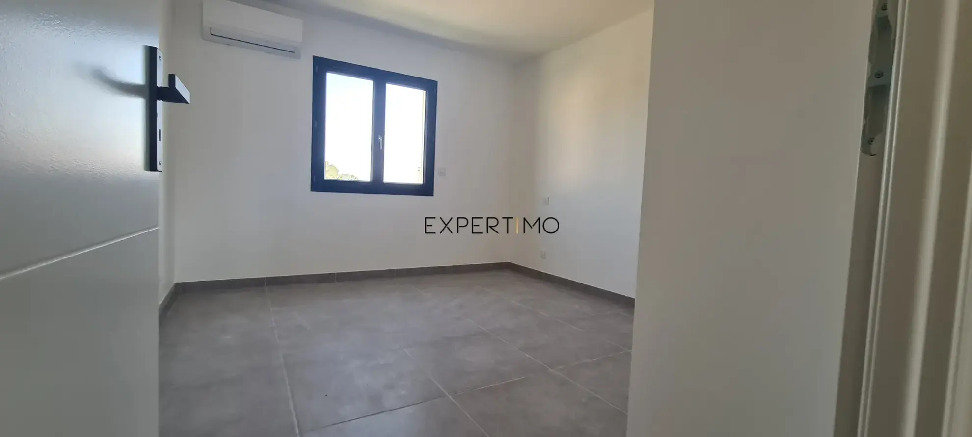 Villa neuve à étage à Beziers avec 4 chambres, terrasse et garage privé 