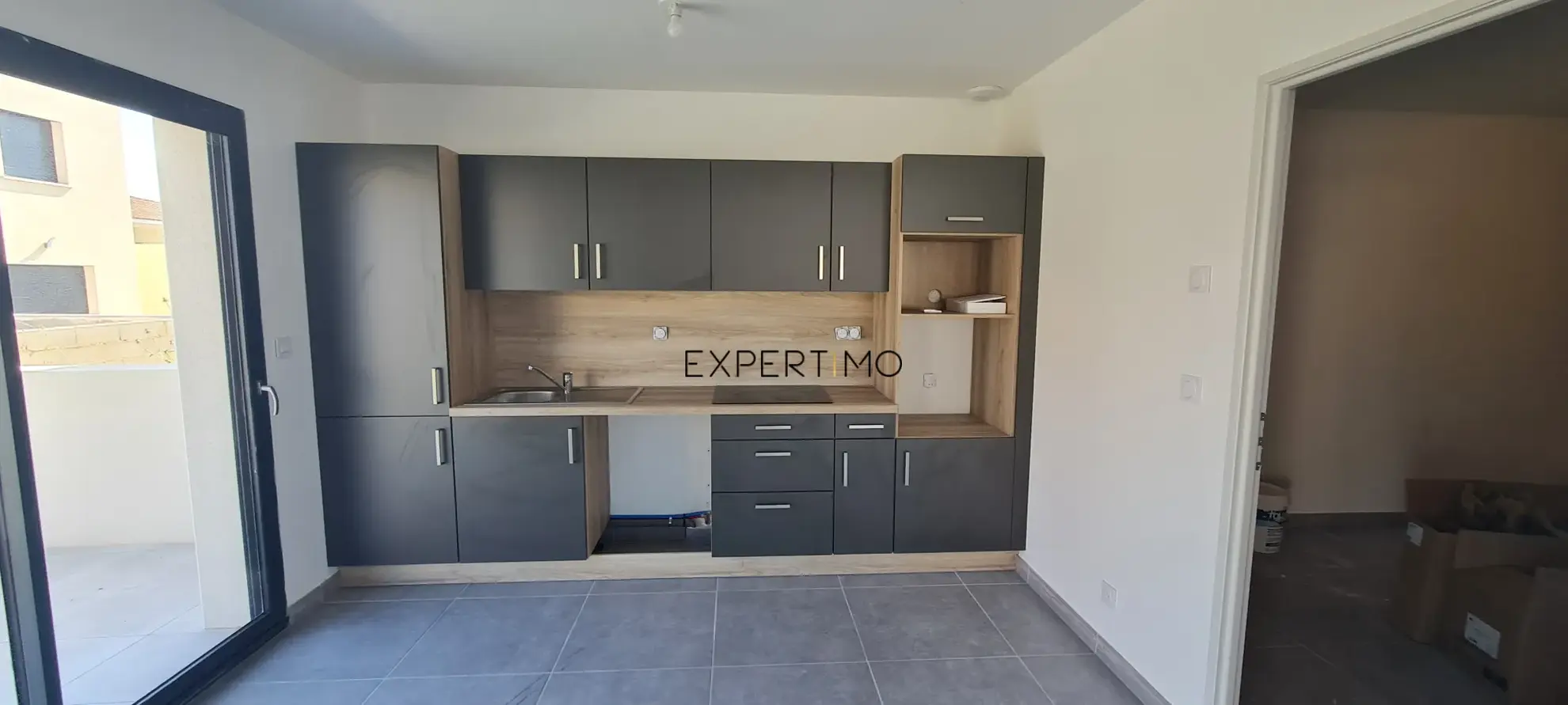 Villa neuve à étage à Beziers avec 4 chambres, terrasse et garage privé 