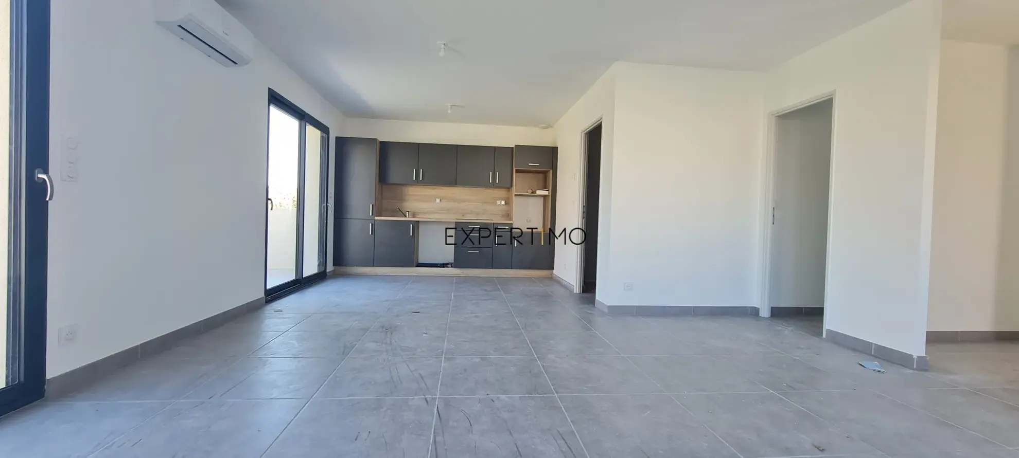 Villa neuve à étage à Beziers avec 4 chambres, terrasse et garage privé 