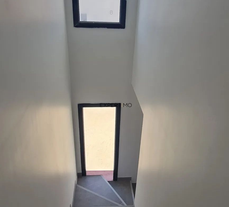 Villa neuve à étage à Beziers avec 4 chambres, terrasse et garage privé 