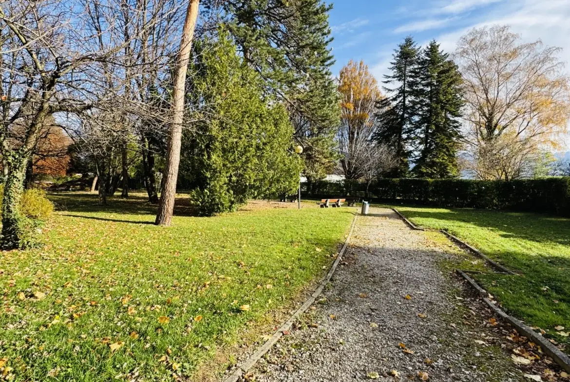 Appartement 4 pièces de 97m² à Sassenage avec balcon et cave 