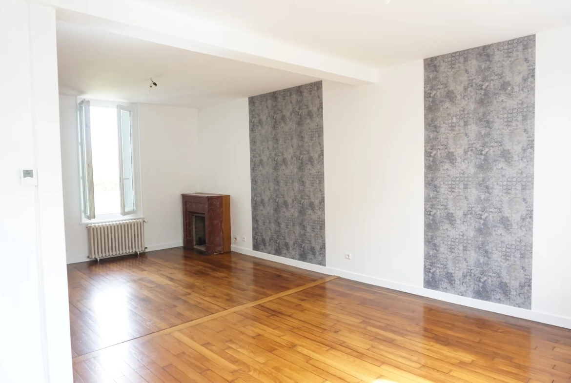 Maison de village avec grand jardin à Luzy - 85 m² 