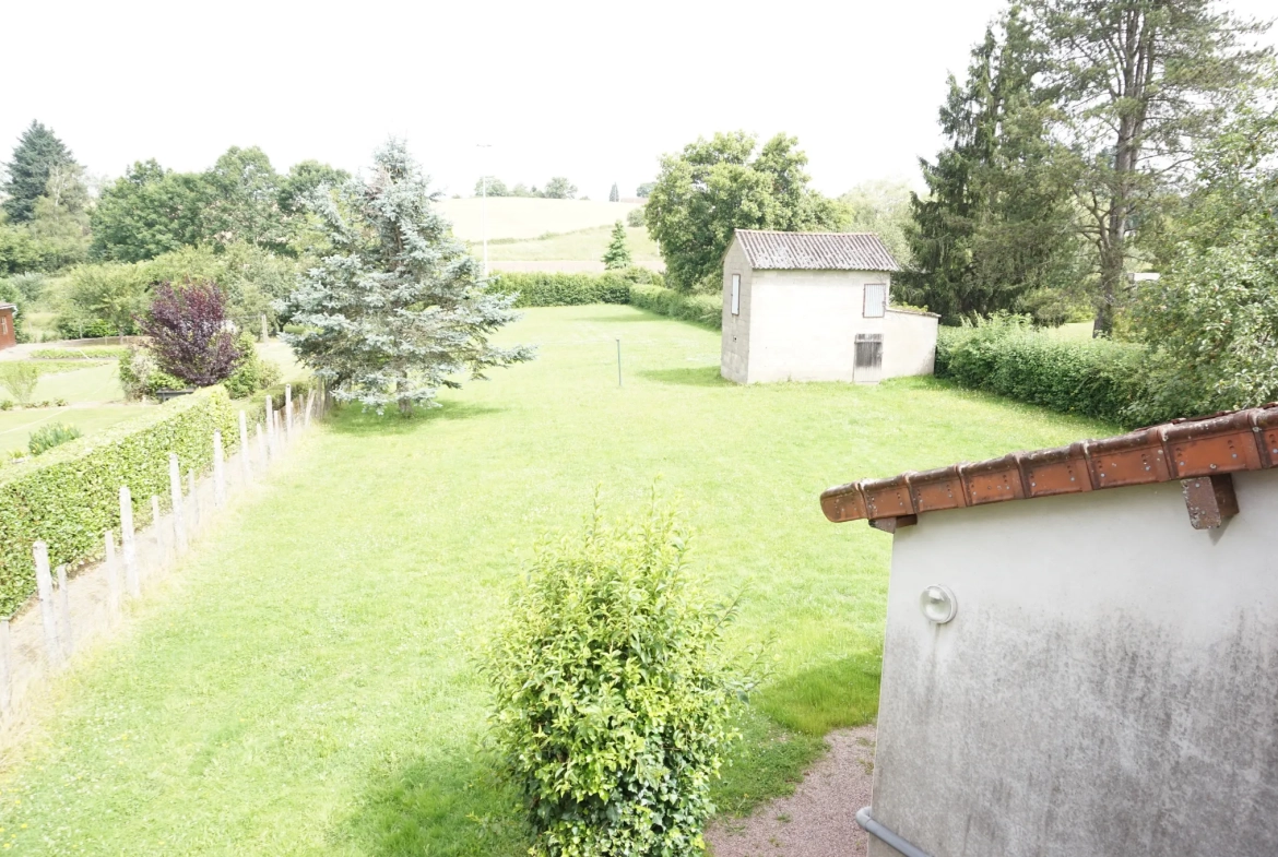 Maison de village avec grand jardin à Luzy - 85 m² 