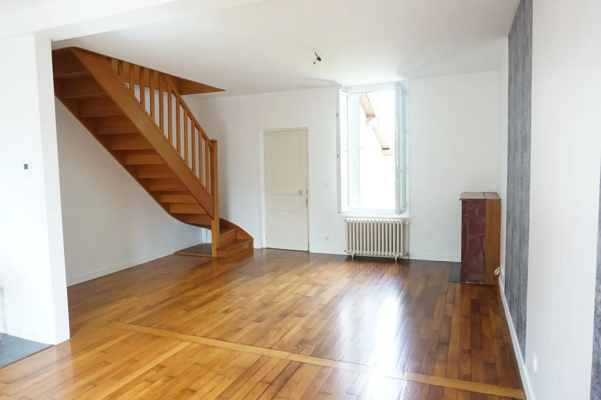 Maison de village avec grand jardin à Luzy - 85 m² 