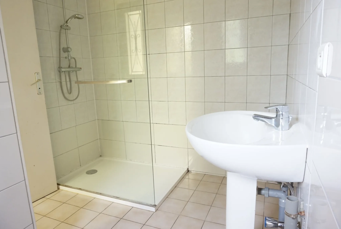 Maison de village avec grand jardin à Luzy - 85 m² 