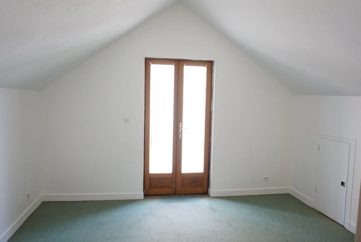 Maison de village avec grand jardin à Luzy - 85 m² 