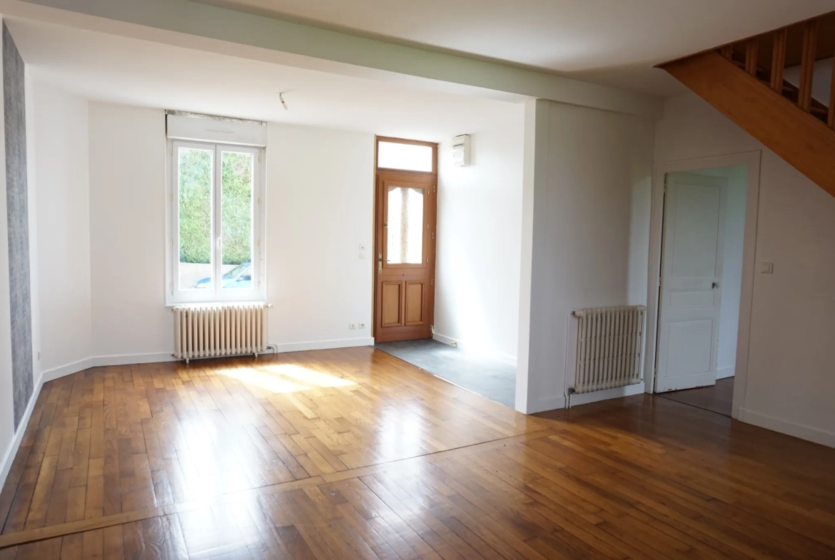 Maison de village avec grand jardin à Luzy - 85 m² 