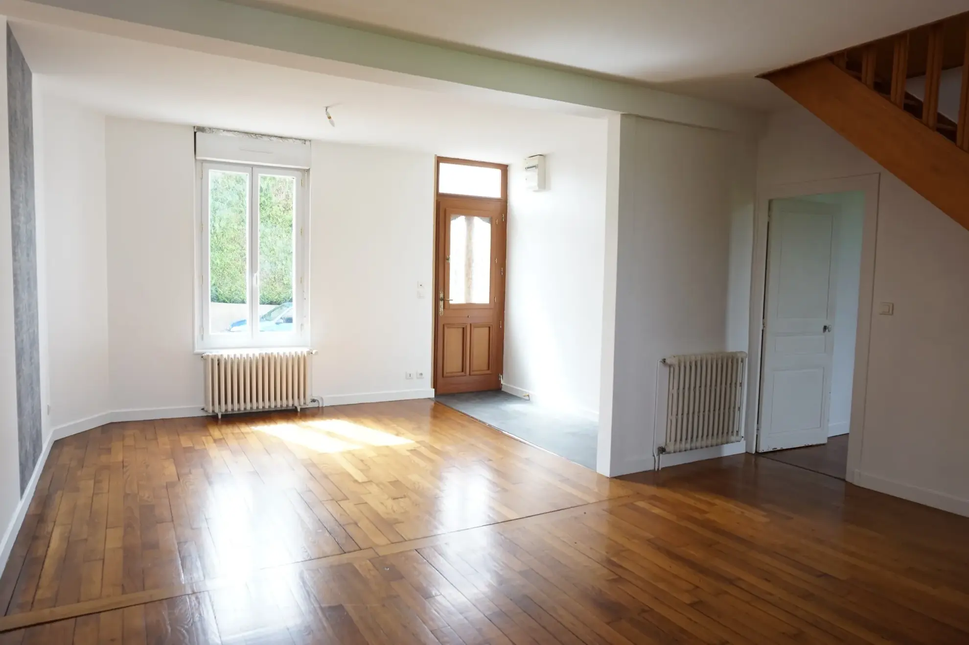 Maison de village avec grand jardin à Luzy - 85 m² 