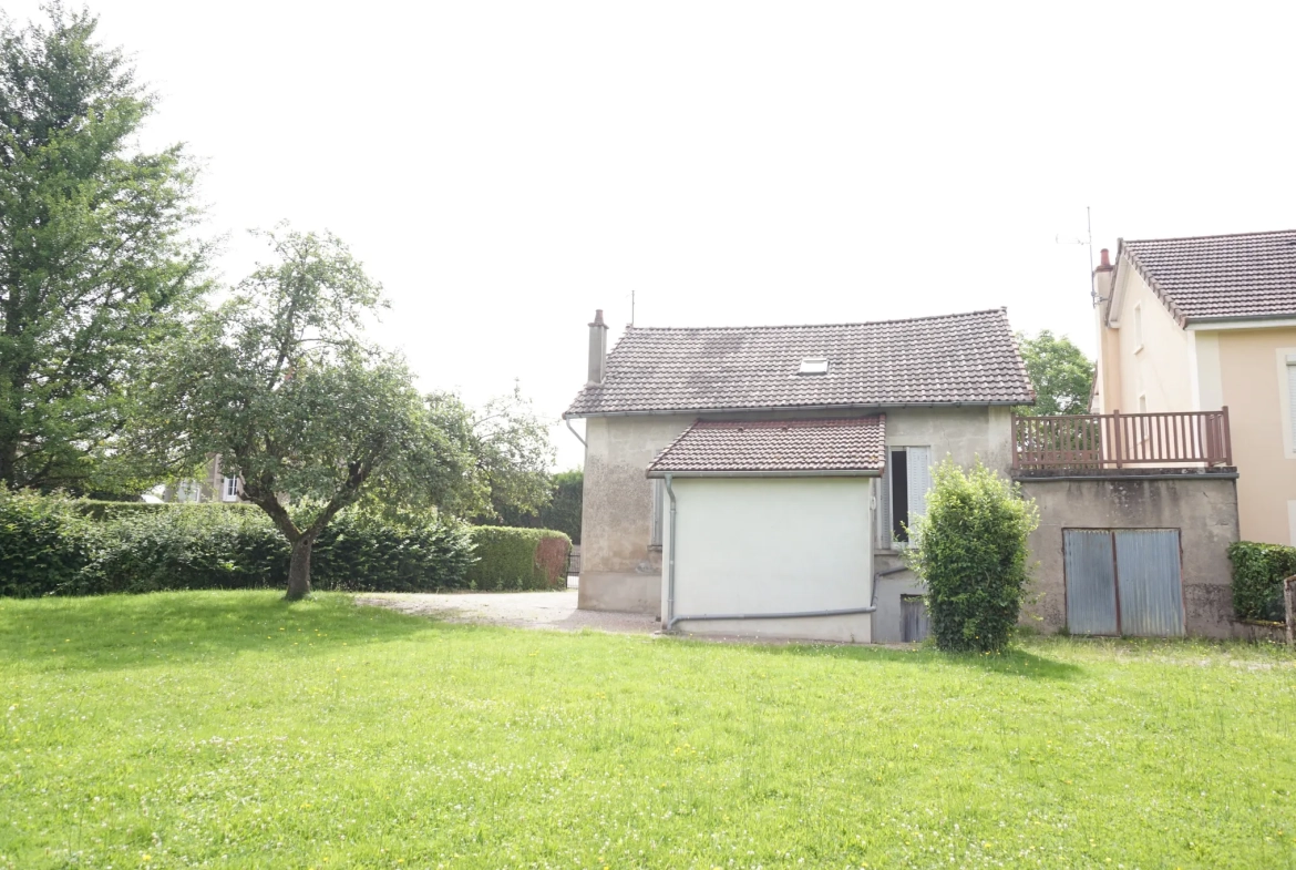 Maison de village avec grand jardin à Luzy - 85 m² 
