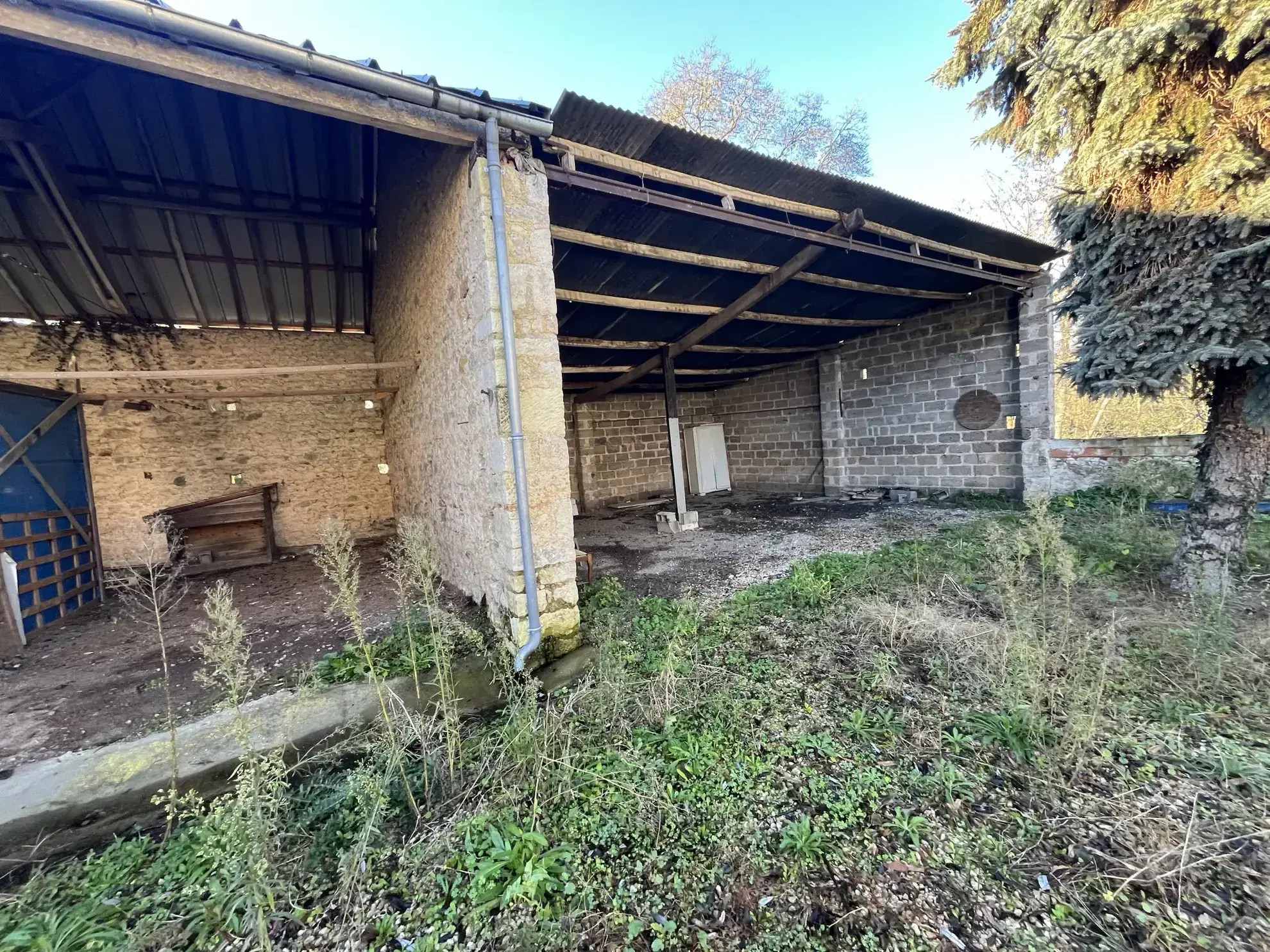 Maison de caractère de 130 m² en bordure de rivière à Taizé 