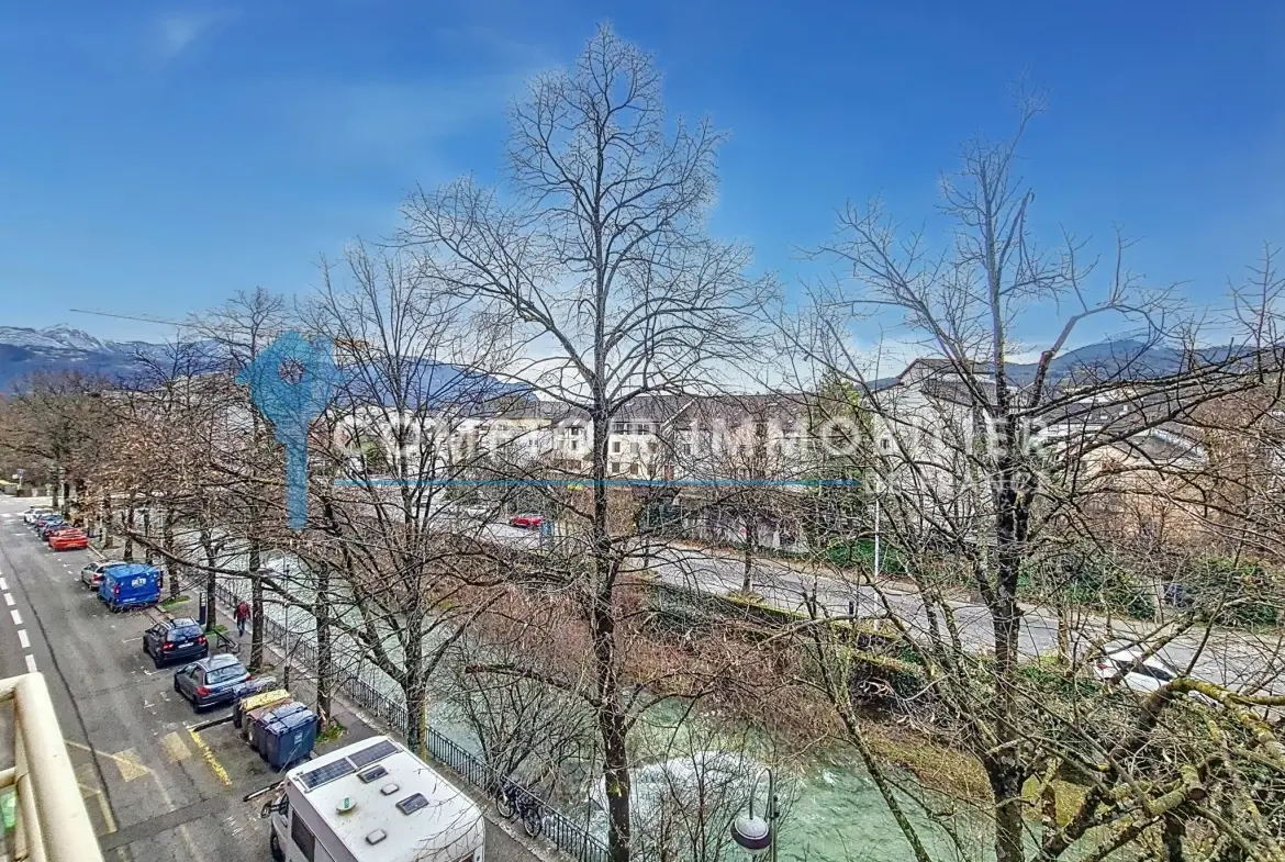Terrain constructible plat à vendre à La Clisse - 842 m² 