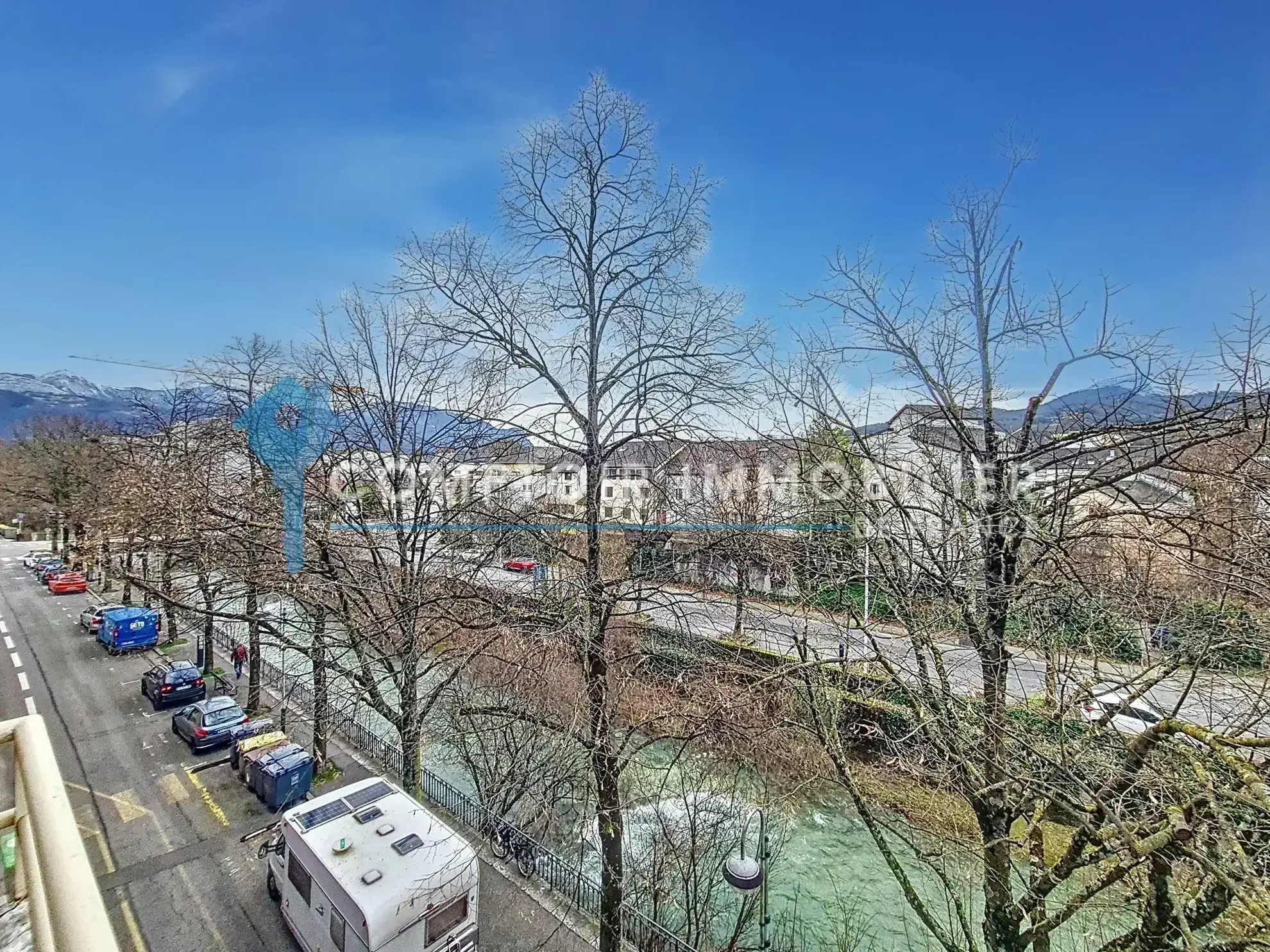 Terrain constructible plat à vendre à La Clisse - 842 m² 