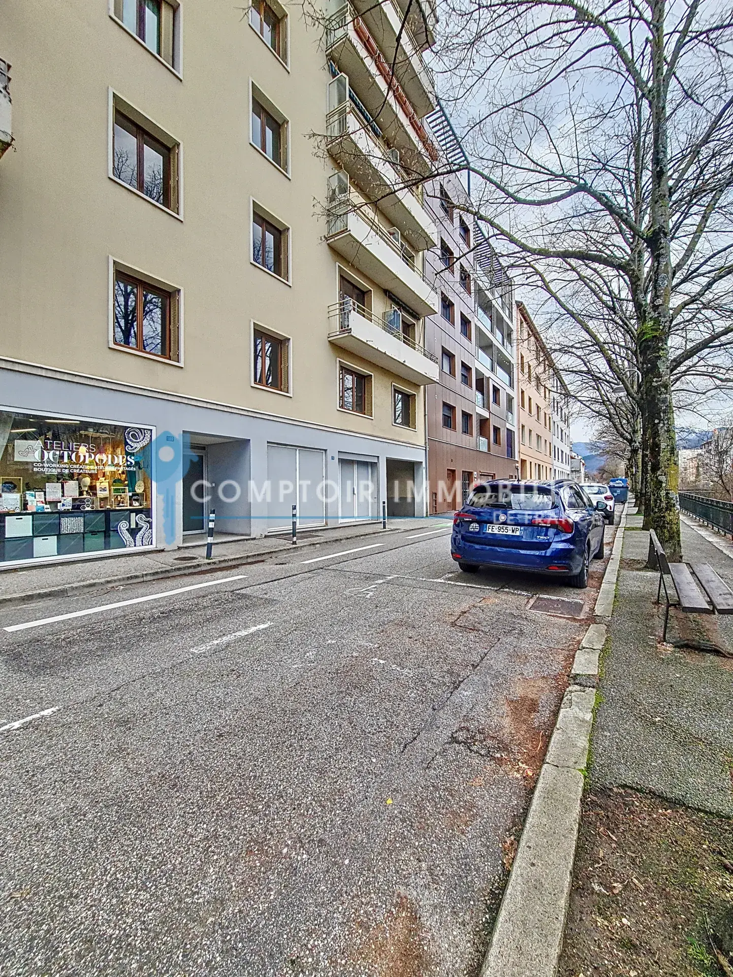 Terrain constructible plat à vendre à La Clisse - 842 m² 
