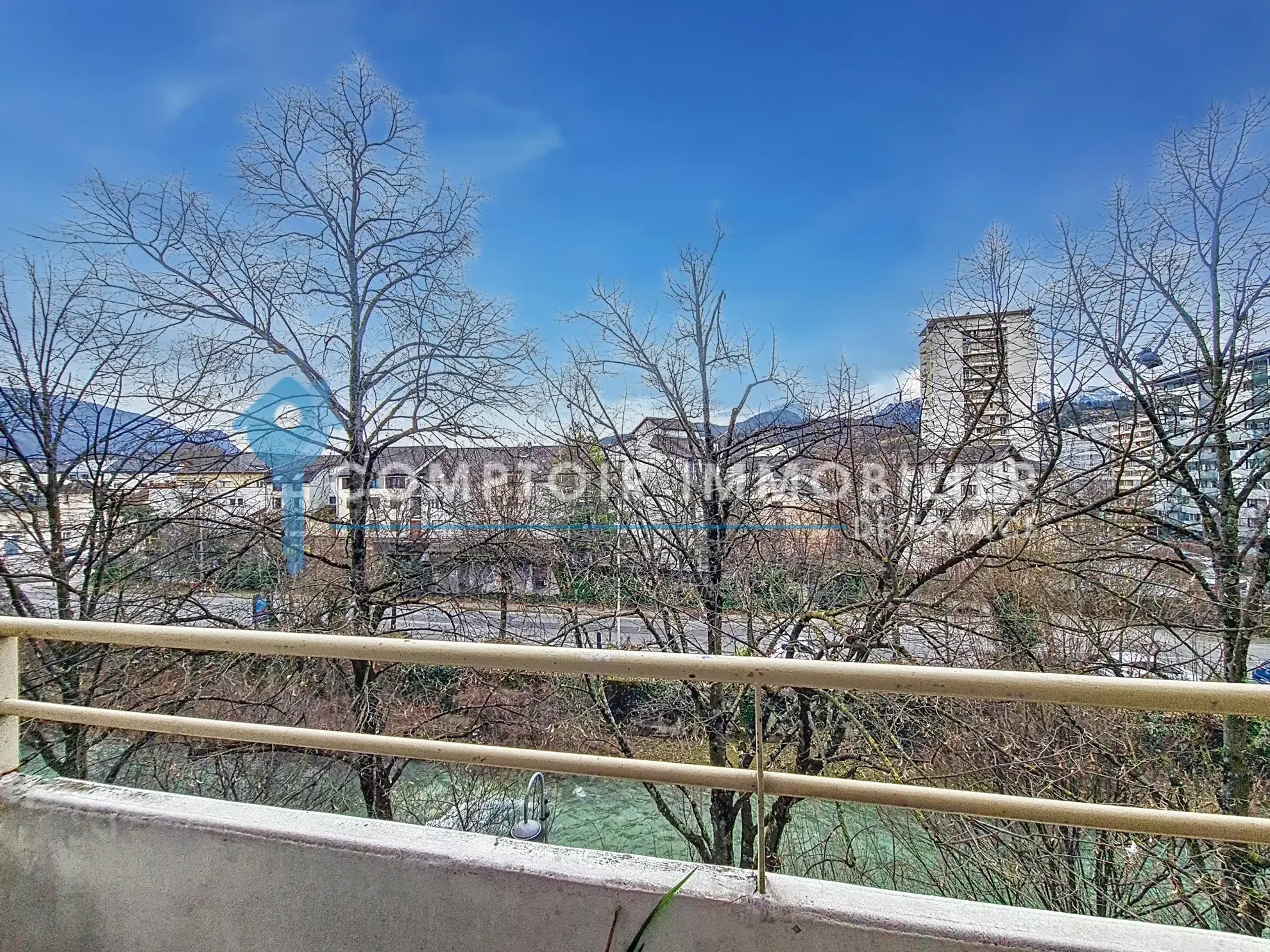 Terrain constructible plat à vendre à La Clisse - 842 m² 