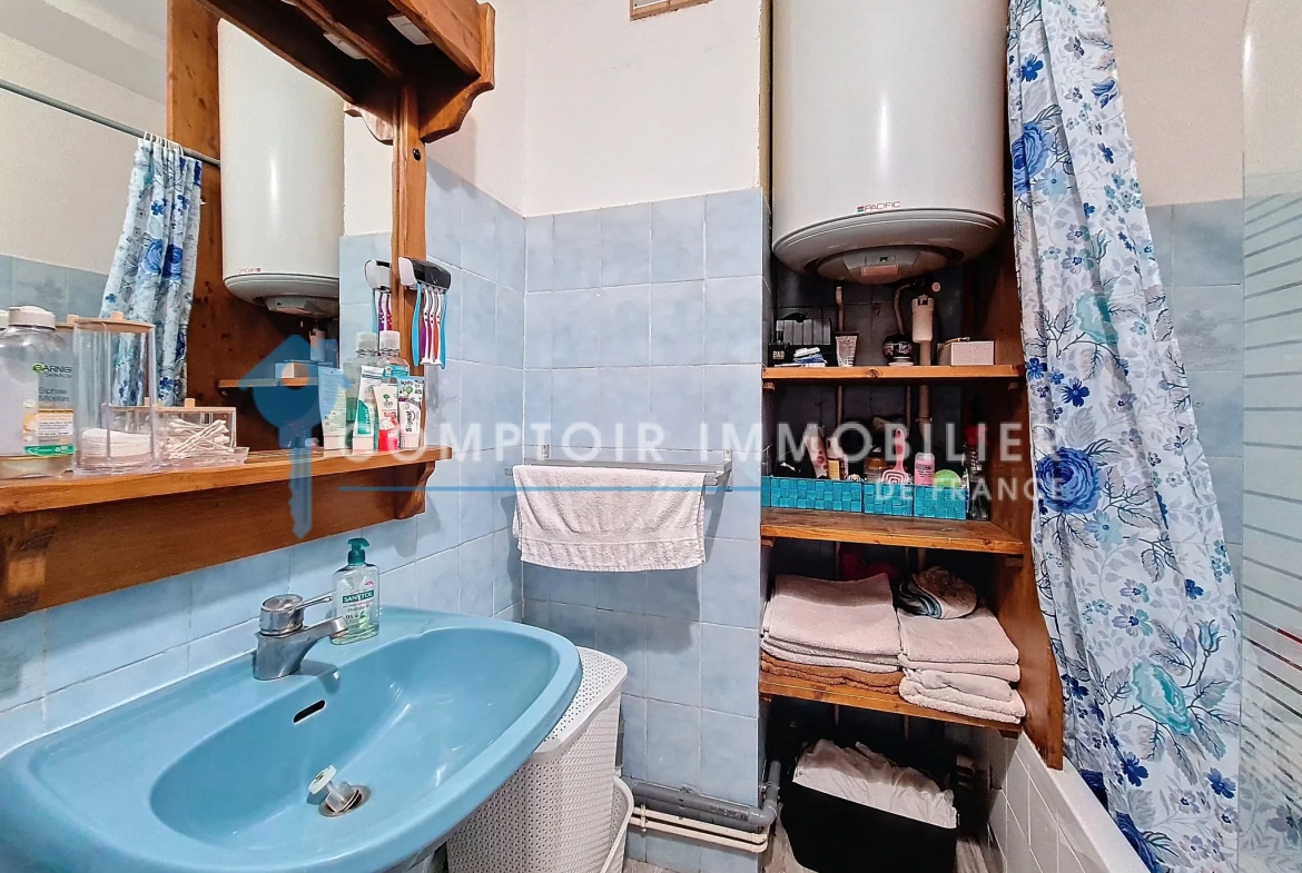 Terrain constructible plat à vendre à La Clisse - 842 m² 