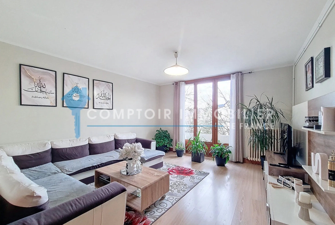 Terrain constructible plat à vendre à La Clisse - 842 m² 