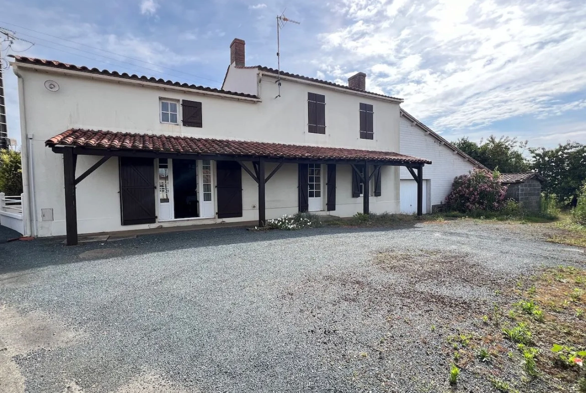 Belle maison en pierres à rénover à Sainte-Hermine (85210) - Terrain de 1610 m² 