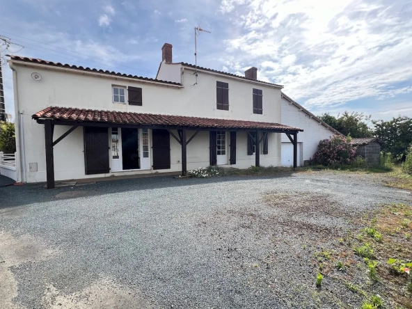 Belle maison en pierres à rénover à Sainte-Hermine (85210) - Terrain de 1610 m²