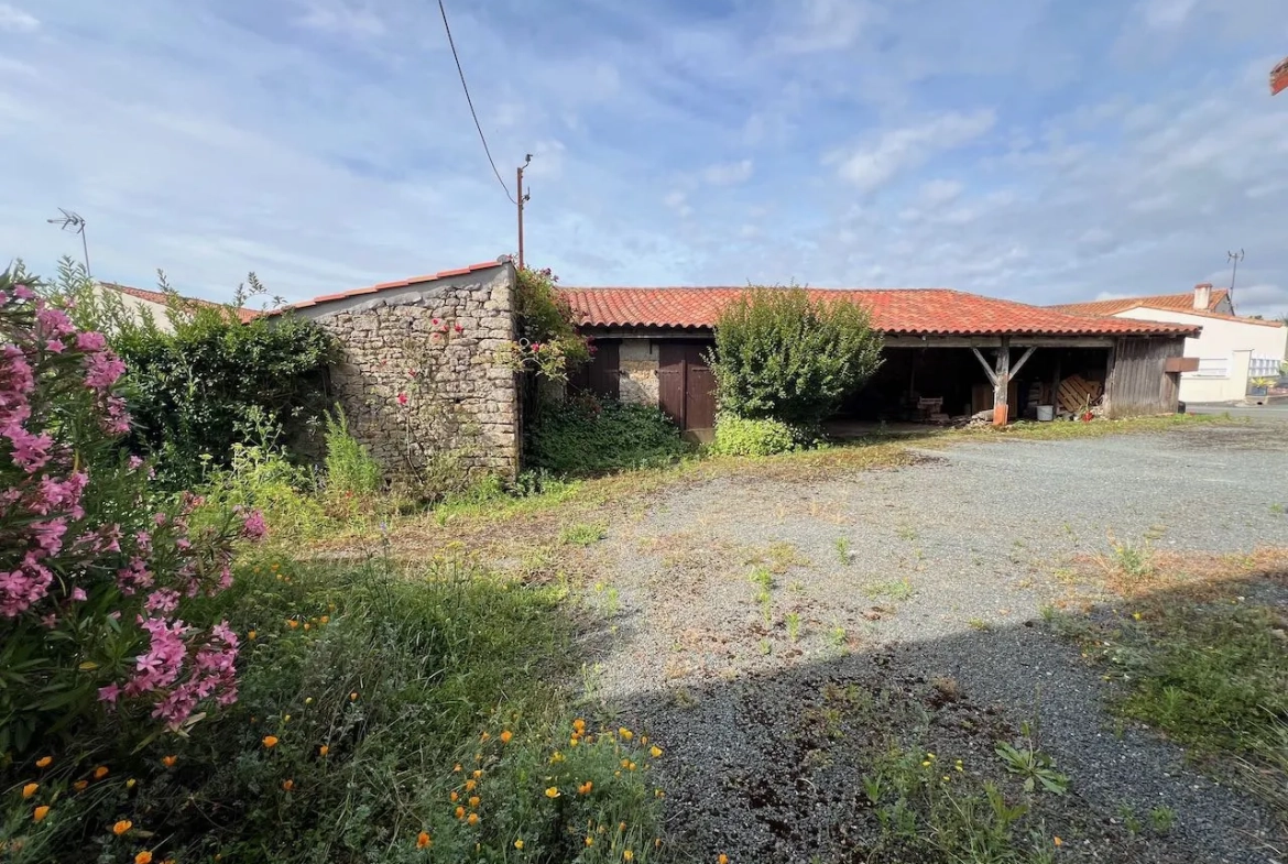 Belle maison en pierres à rénover à Sainte-Hermine (85210) - Terrain de 1610 m² 