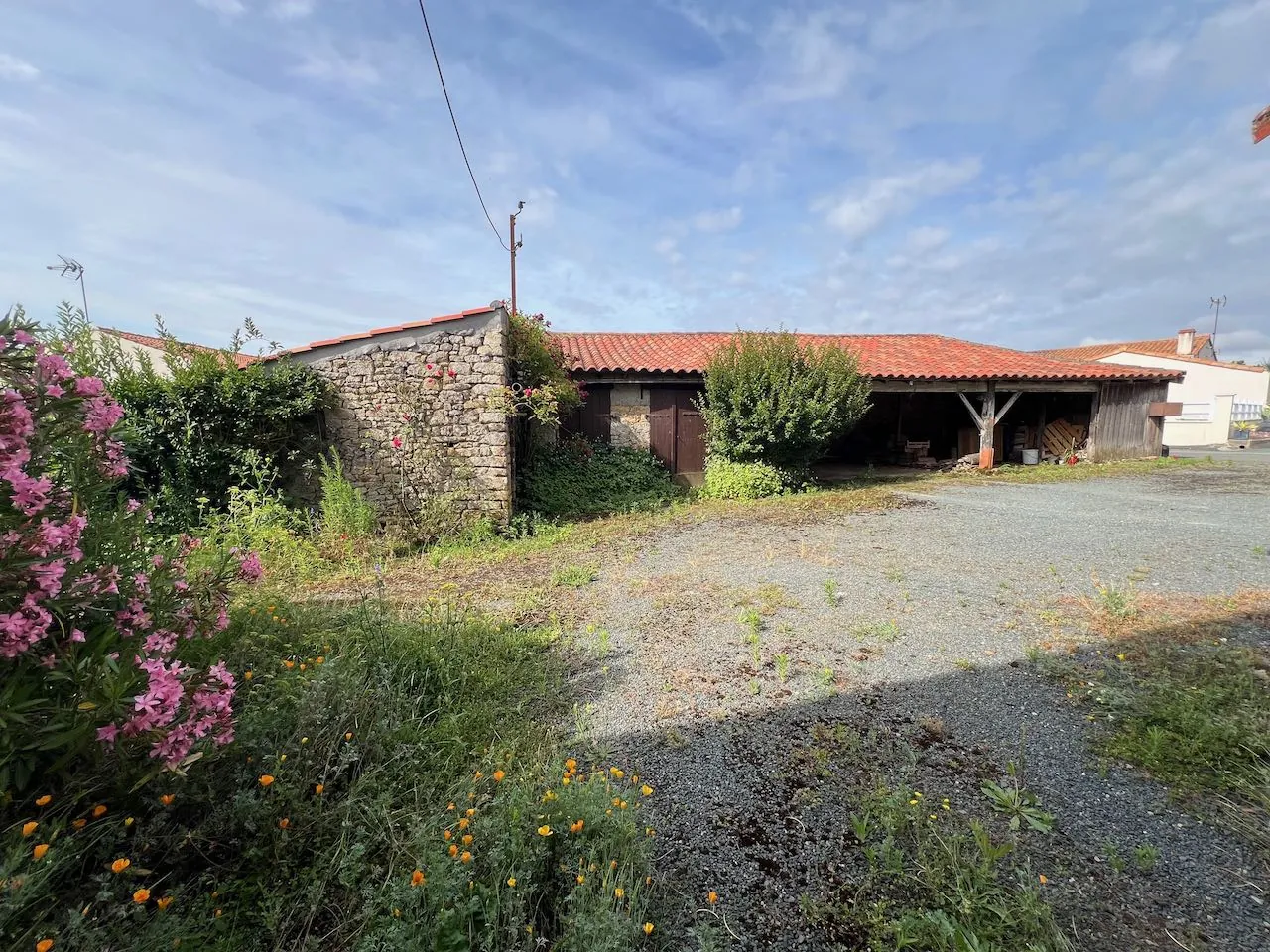Belle maison en pierres à rénover à Sainte-Hermine (85210) - Terrain de 1610 m² 