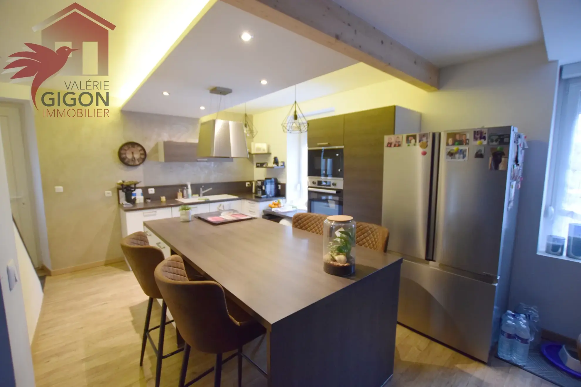 Charmante maison rénovée avec piscine et jardin clos à VIEUX-CHARMONT, proche commerces et A36 