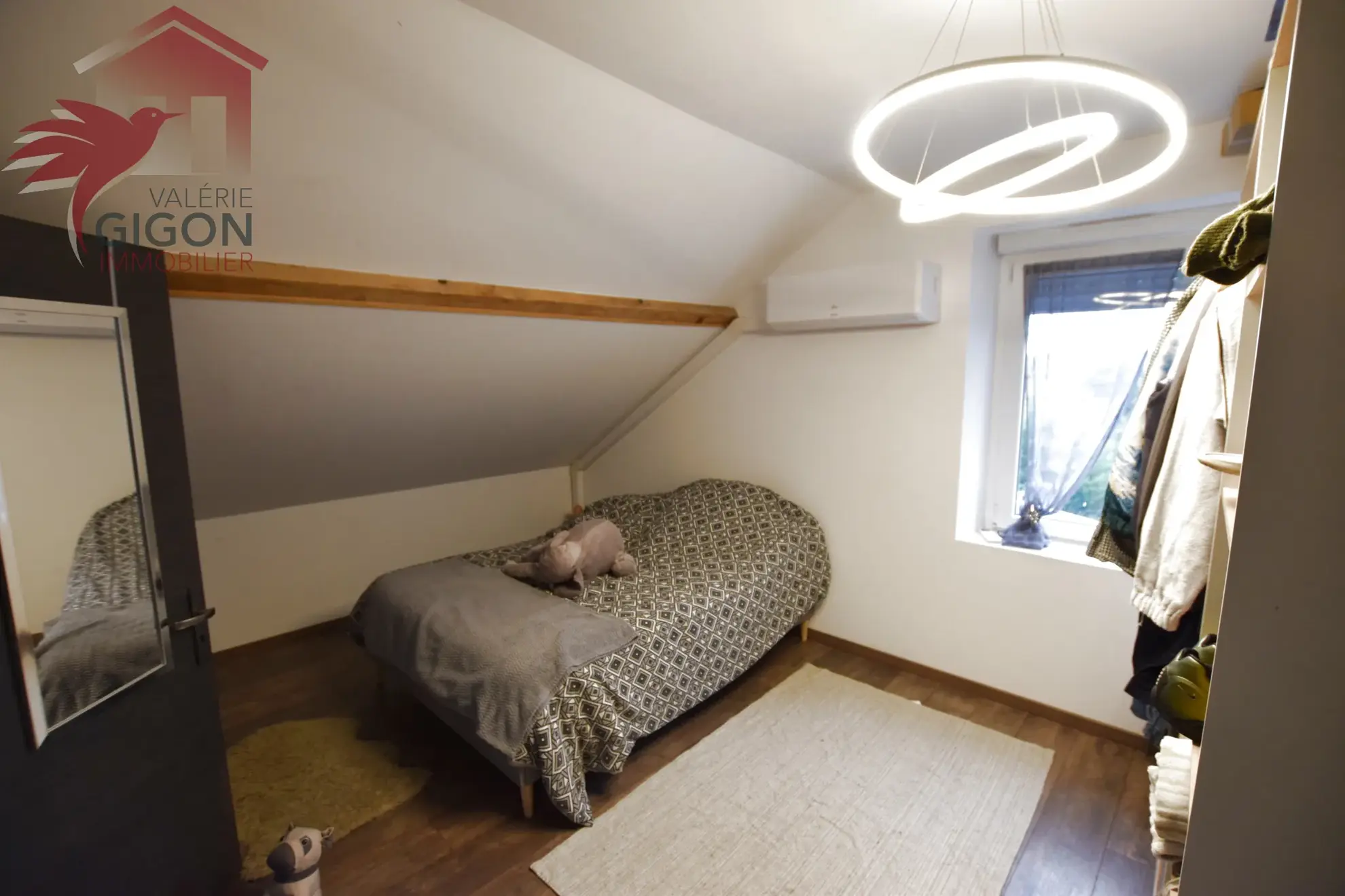 Charmante maison rénovée avec piscine et jardin clos à VIEUX-CHARMONT, proche commerces et A36 
