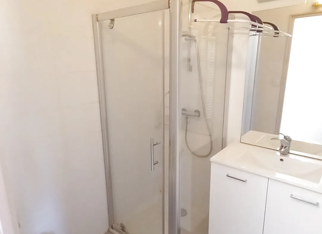 Bel appartement rénové de 64 m² avec cave et balcon à Lamalou-les-Bains 