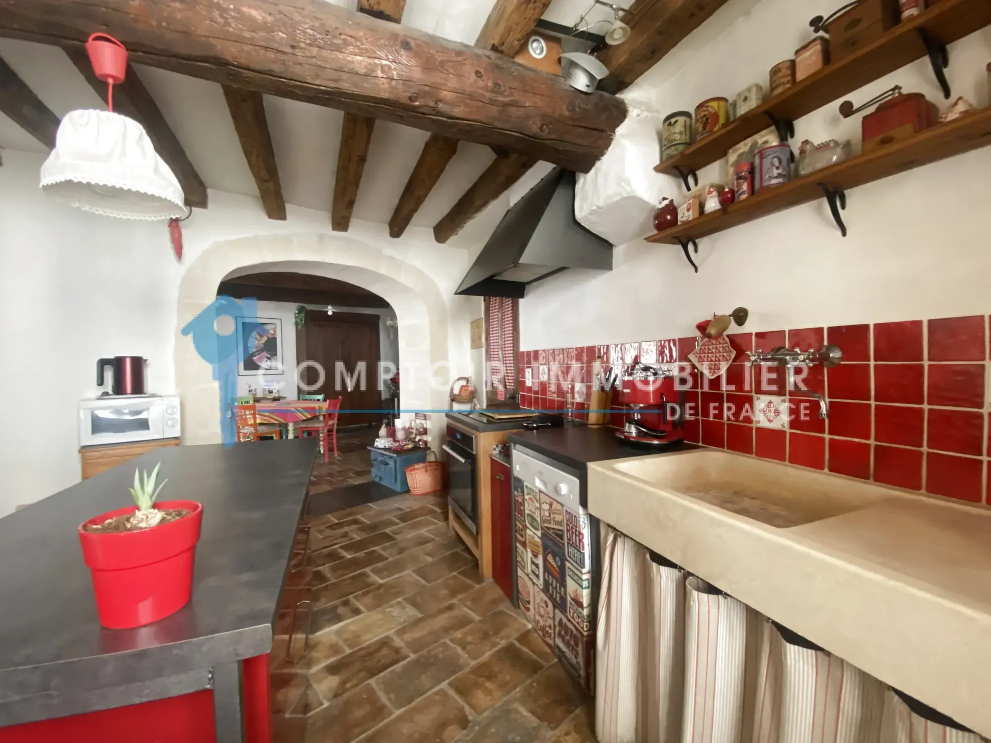 À vendre maison de village rénovée avec terrasse et parking à Meynes 
