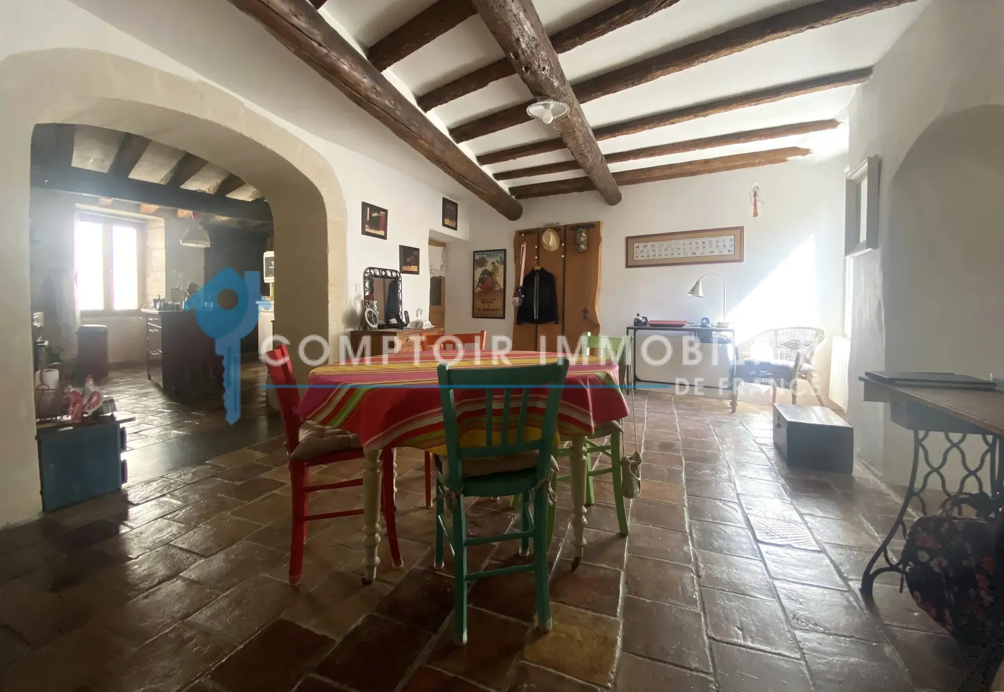 À vendre maison de village rénovée avec terrasse et parking à Meynes 