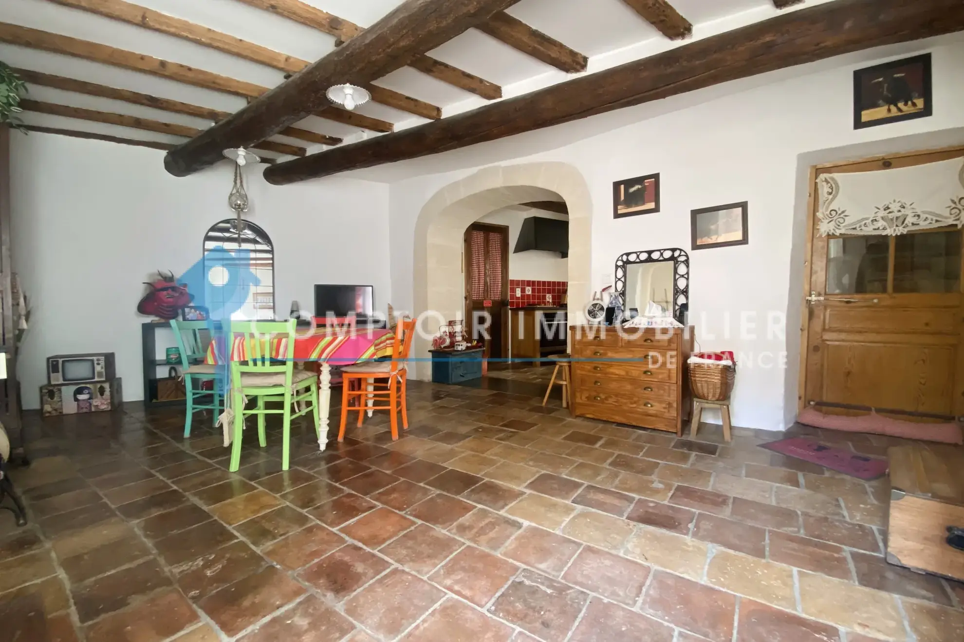 À vendre maison de village rénovée avec terrasse et parking à Meynes 
