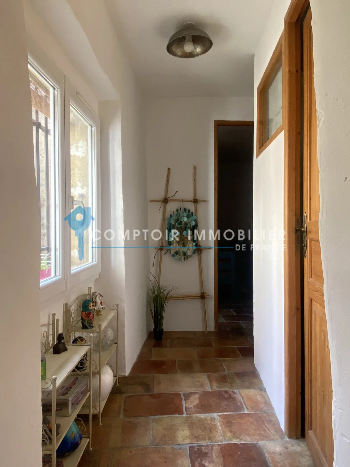 À vendre maison de village rénovée avec terrasse et parking à Meynes 