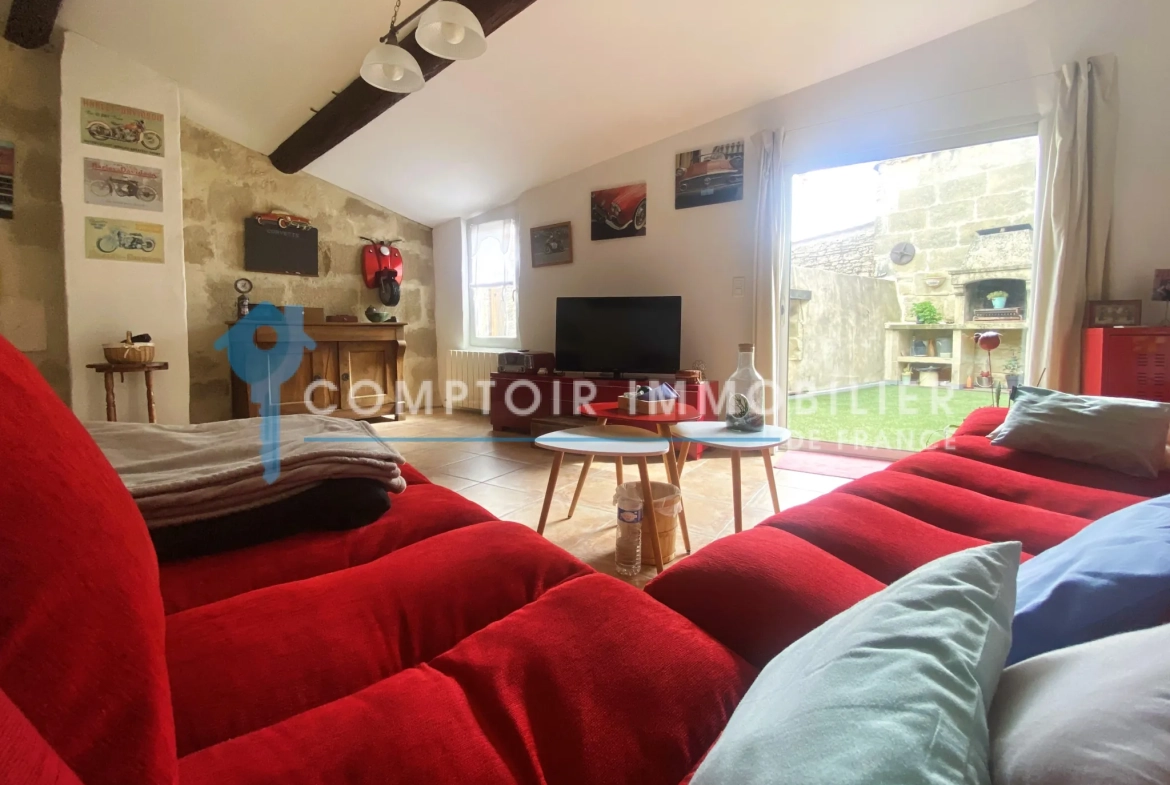À vendre maison de village rénovée avec terrasse et parking à Meynes 