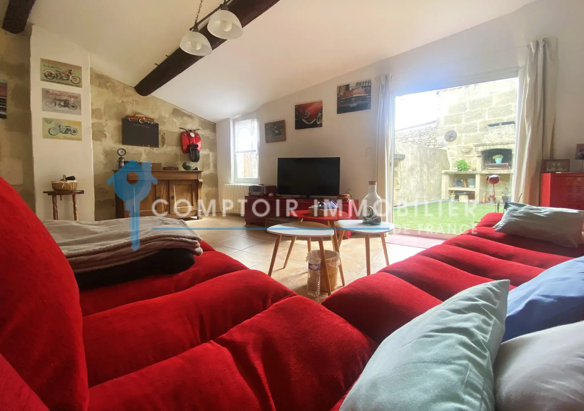 À vendre maison de village rénovée avec terrasse et parking à Meynes 