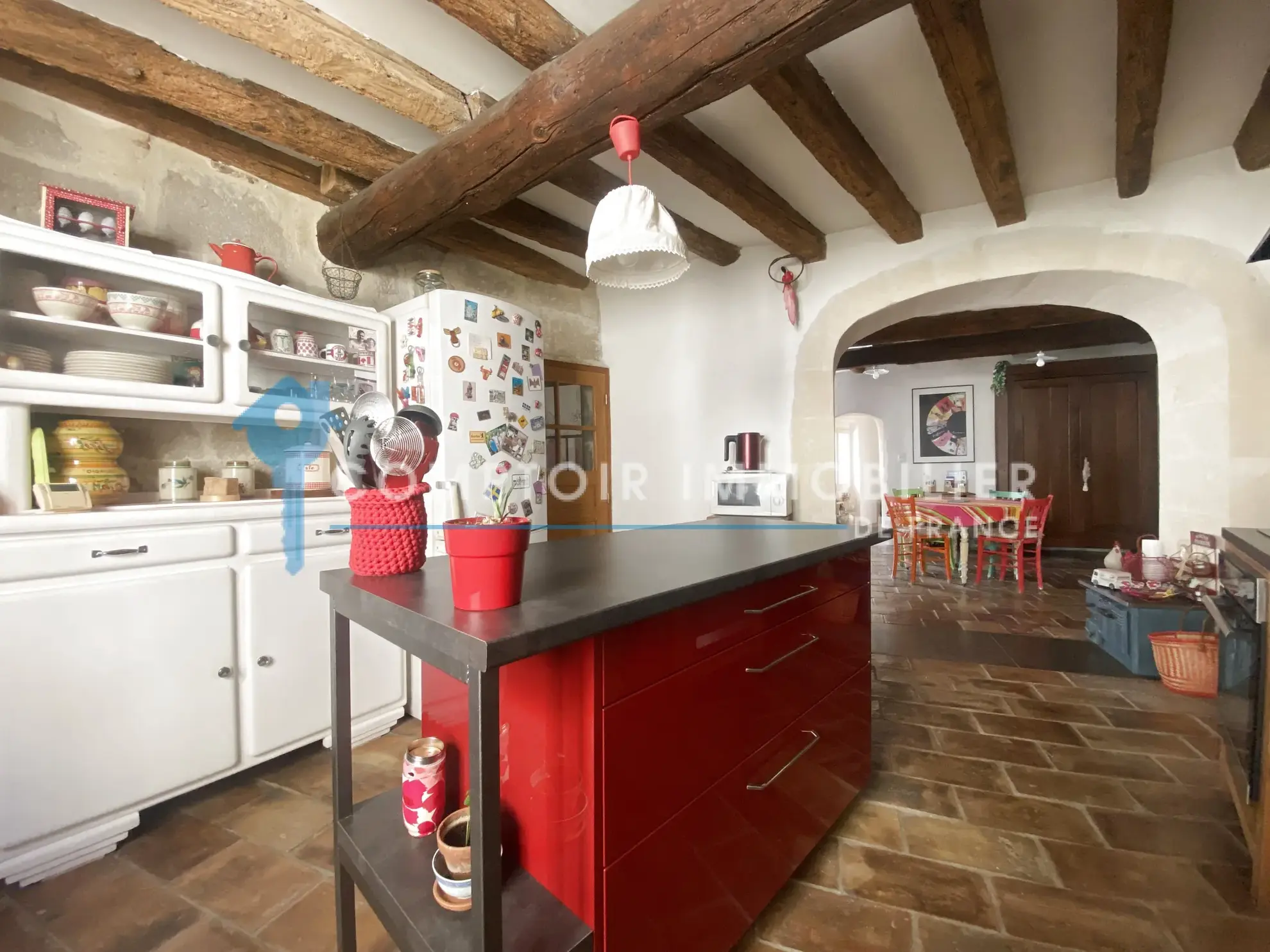 À vendre maison de village rénovée avec terrasse et parking à Meynes 