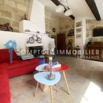 À vendre maison de village rénovée avec terrasse et parking à Meynes