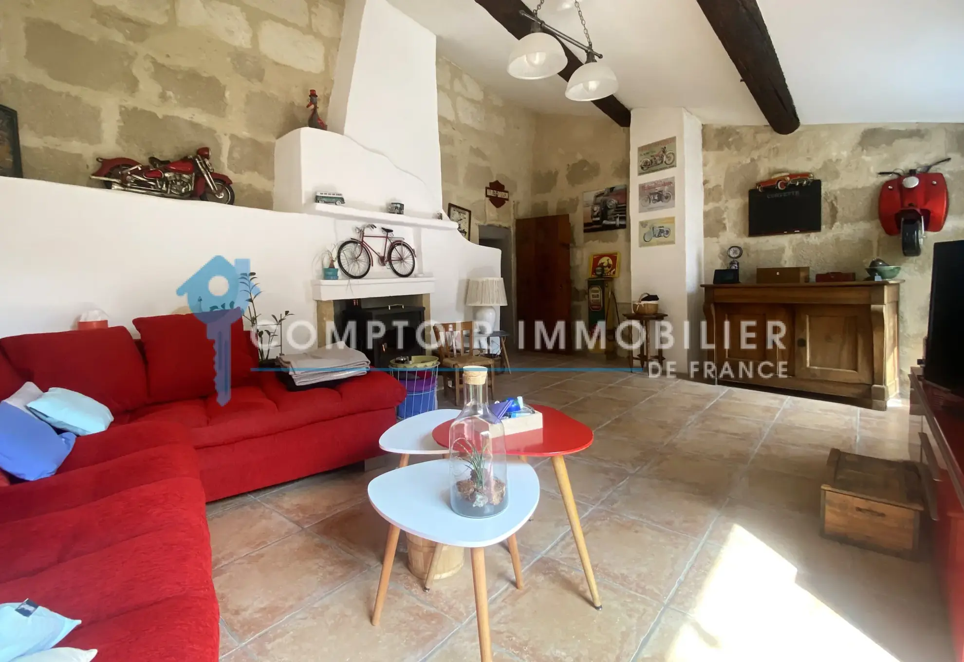 À vendre maison de village rénovée avec terrasse et parking à Meynes 