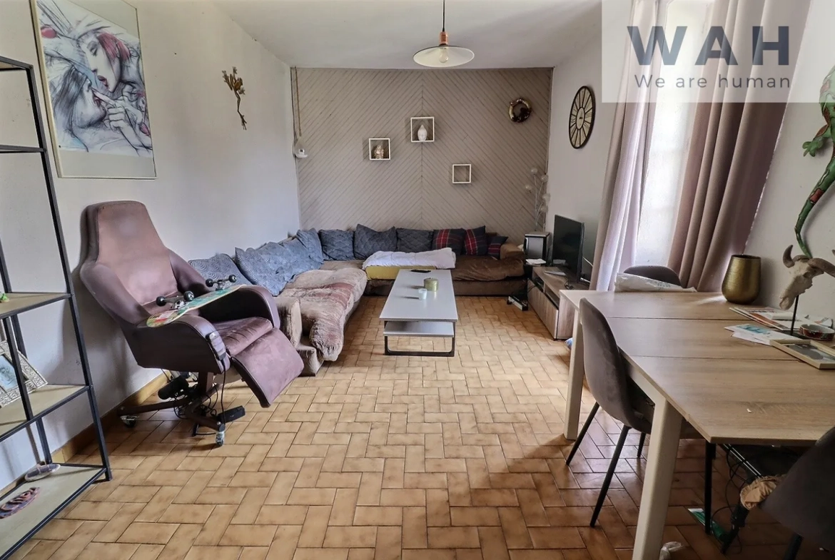 Maison à vendre à Lodeve de 90 m² avec garage et potentiel de rénovation 