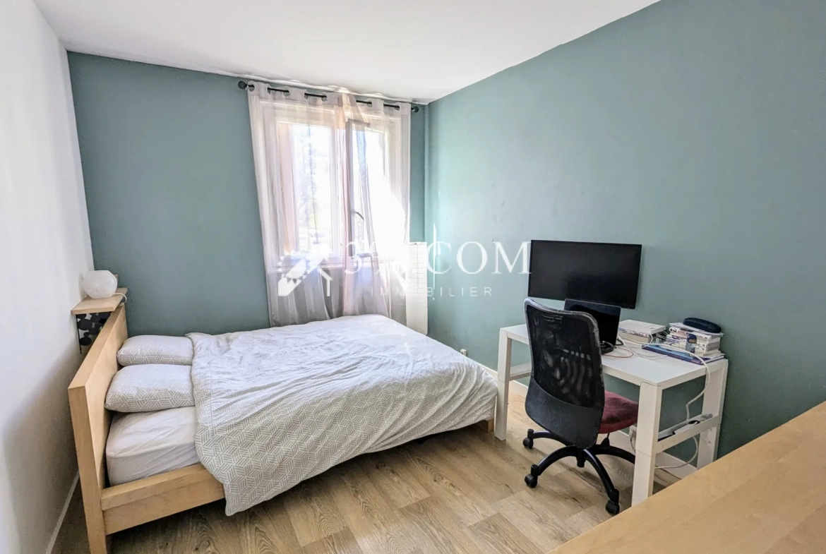 Appartement 4 pièces lumineux avec balcon, cave et parking à Poissy – Quartier Sablons 