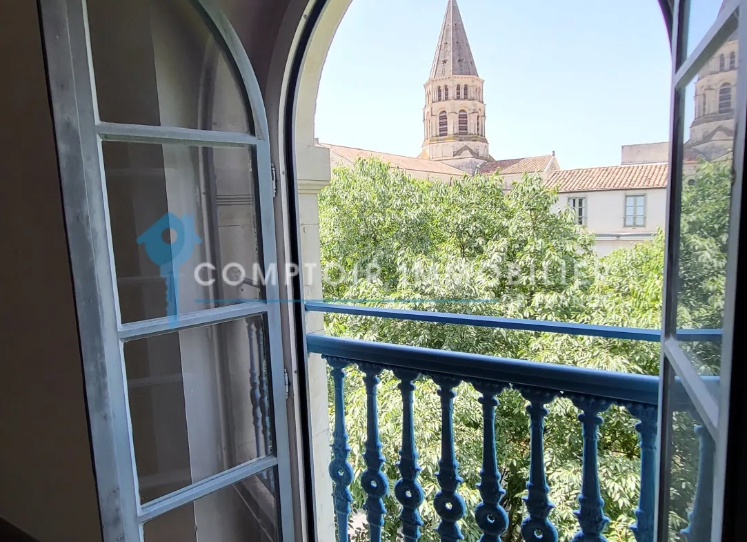 Appartement de 75 m² à vendre dans le quartier Écusson de Nîmes 
