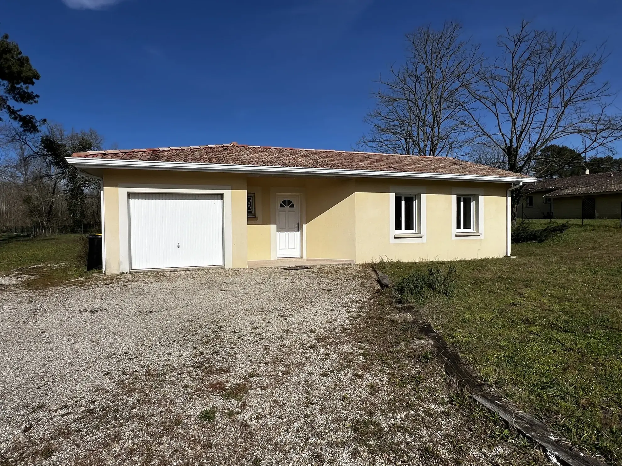 Maison moderne 4 chambres avec terrasse et terrain clos à Noaillan 