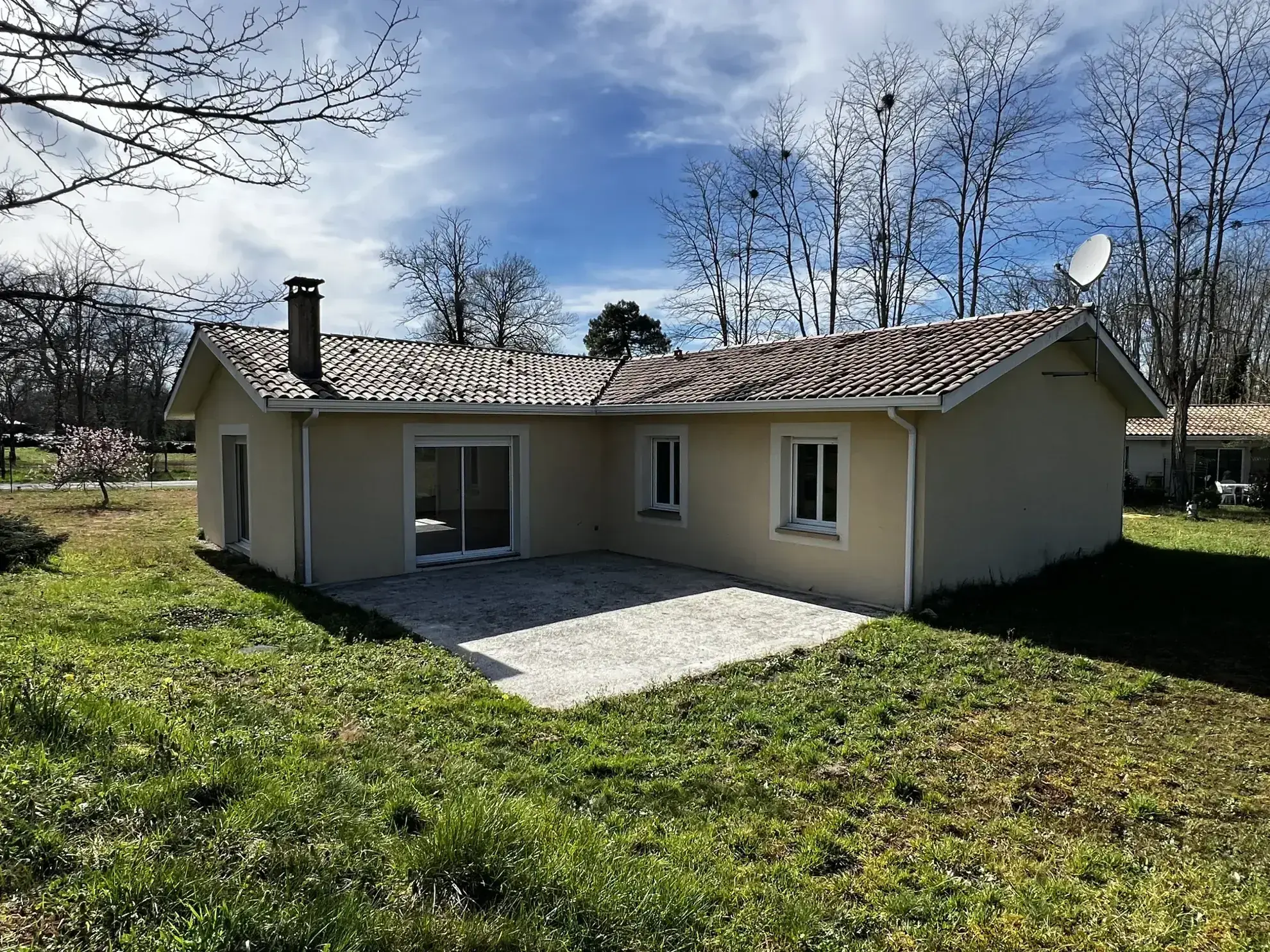 Maison moderne 4 chambres avec terrasse et terrain clos à Noaillan 