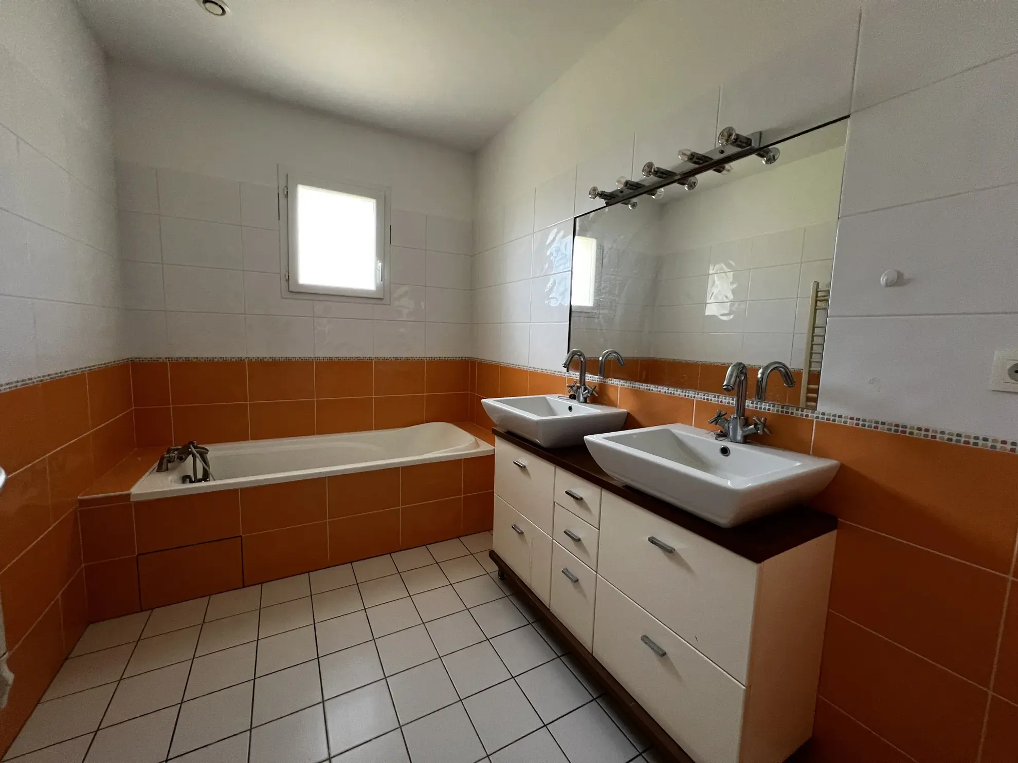 Maison moderne 4 chambres avec terrasse et terrain clos à Noaillan 