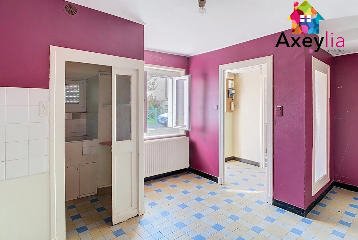 Maison de bourg à vendre à Renaison - 2 chambres, cave voûtée, charme historique 