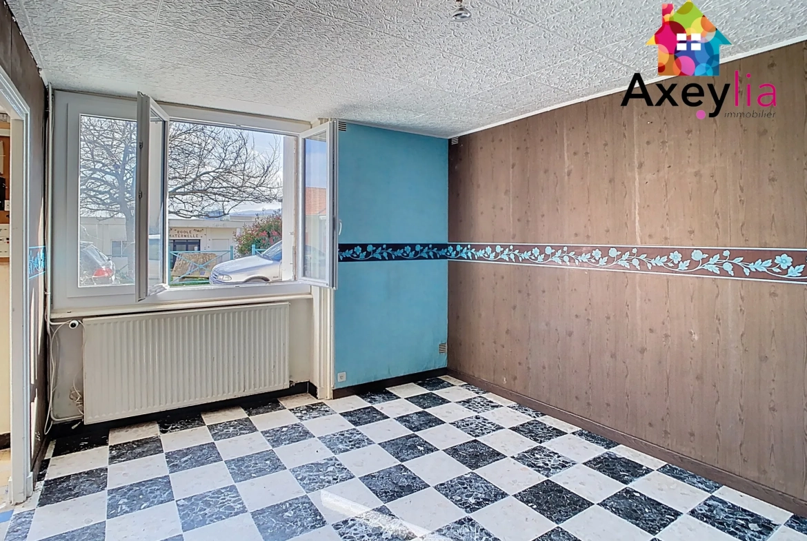 Maison de bourg à vendre à Renaison - 2 chambres, cave voûtée, charme historique 