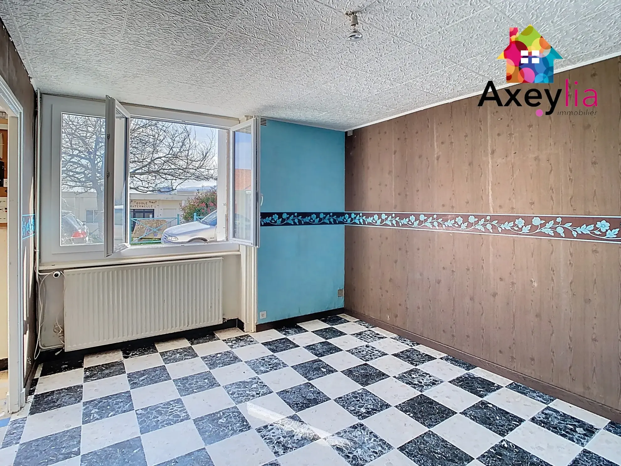 Maison de bourg à vendre à Renaison - 2 chambres, cave voûtée, charme historique 