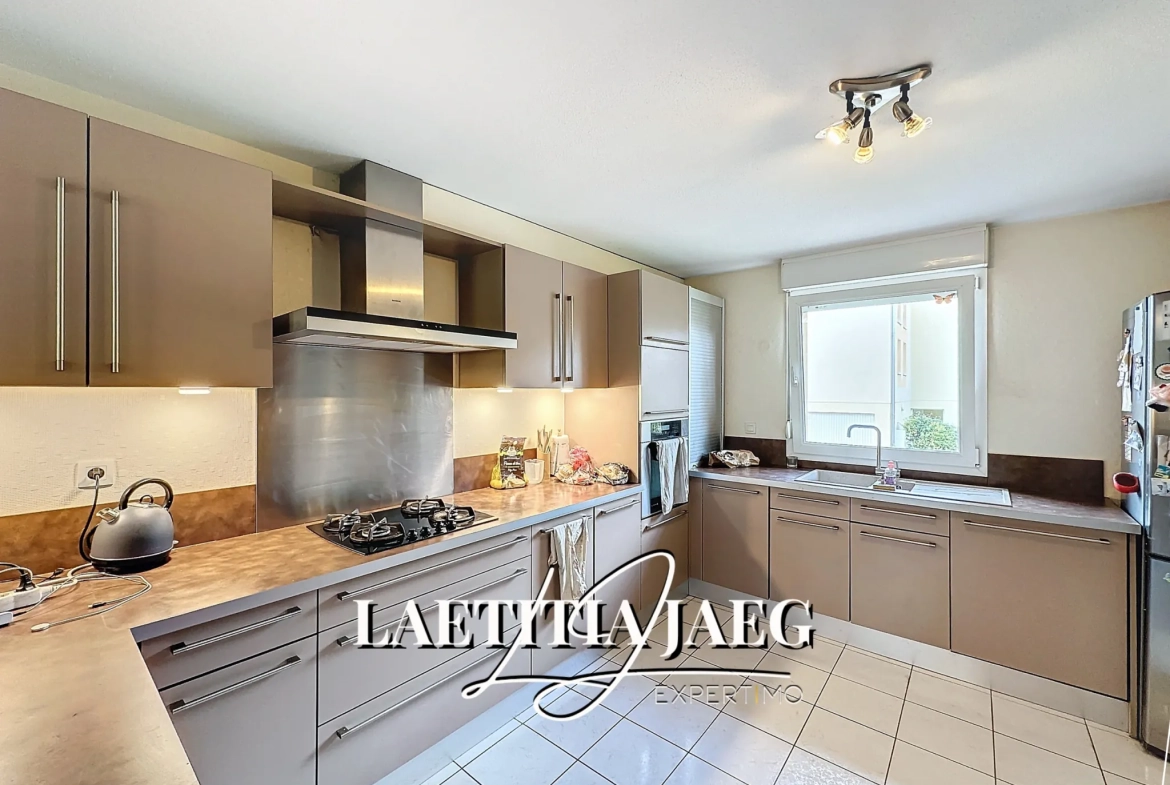 Maison familiale calme à Huttenheim avec garage et terrasse 