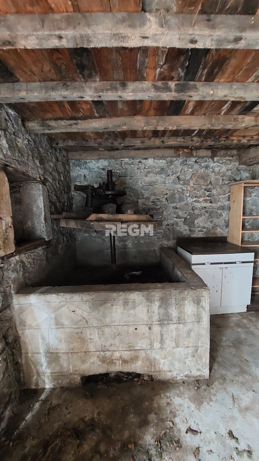 Corps de ferme à vendre à Lestelle Betharram, belle propriété avec dépendances et vue montagne 